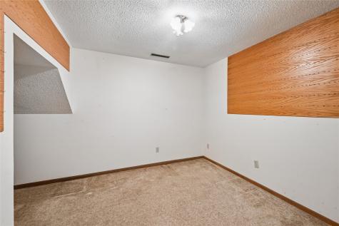 614 Line Street Norway IA 52318