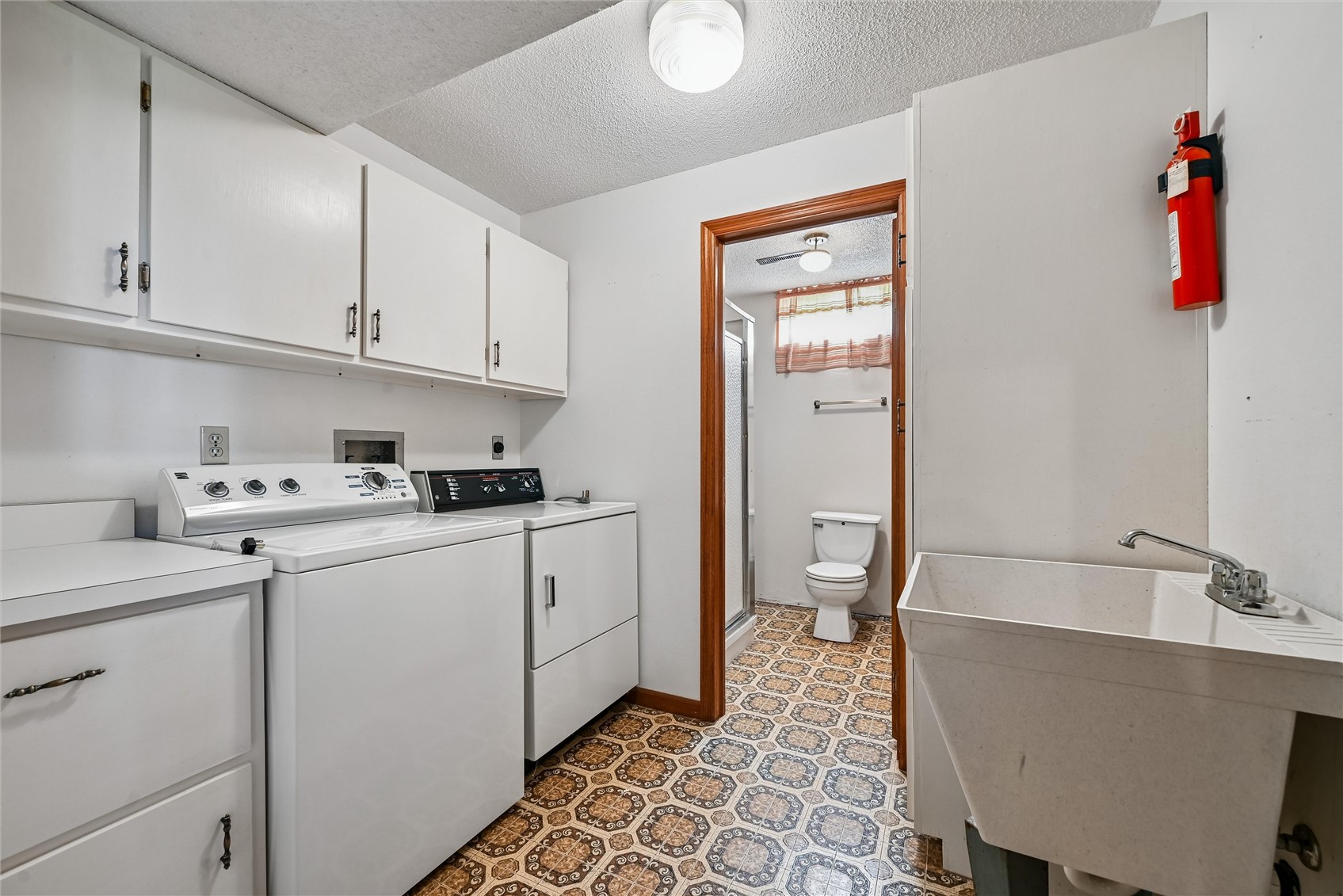 614 Line Street Norway IA 52318