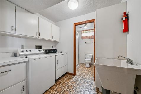 614 Line Street Norway IA 52318