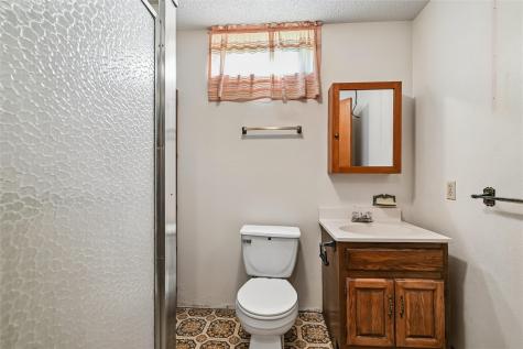 614 Line Street Norway IA 52318