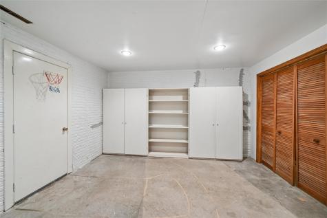 614 Line Street Norway IA 52318