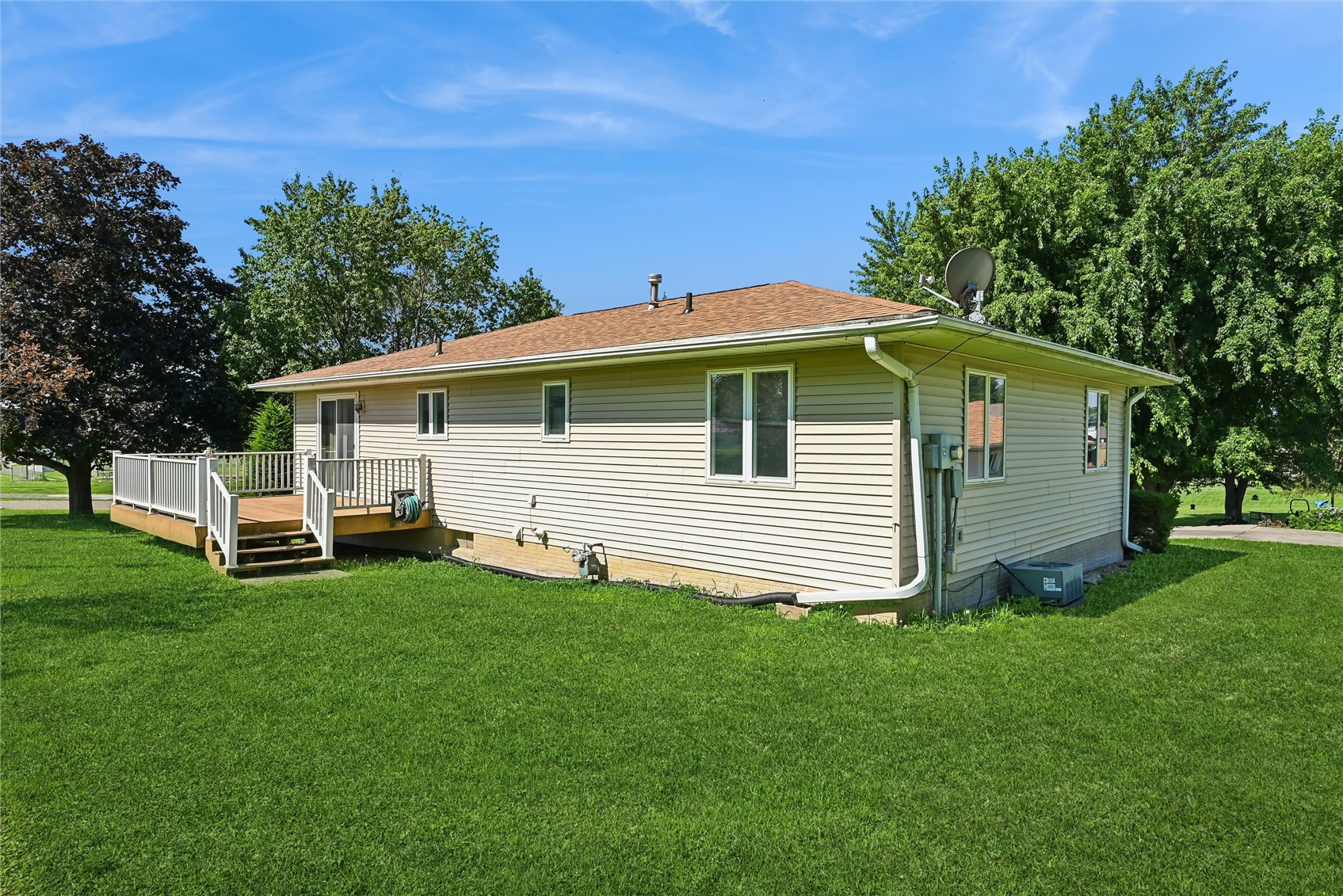 614 Line Street Norway IA 52318