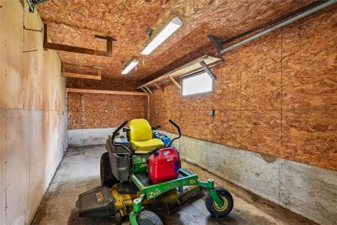 614 Line Street Norway IA 52318