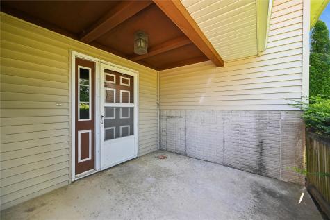614 Line Street Norway IA 52318