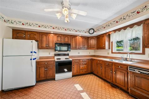 614 Line Street Norway IA 52318