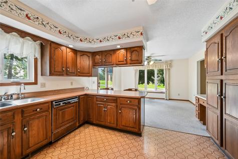 614 Line Street Norway IA 52318