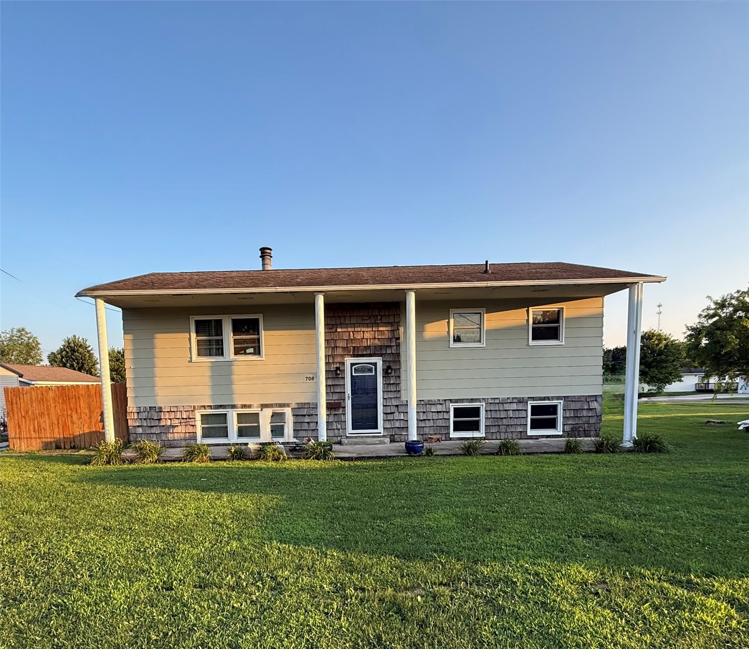 708 E 11th Street Vinton IA 52349