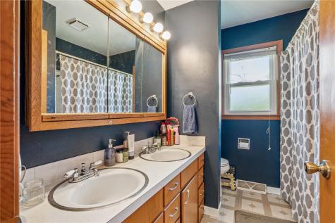 722 Suburban Street NE Cedar Rapids IA 52402