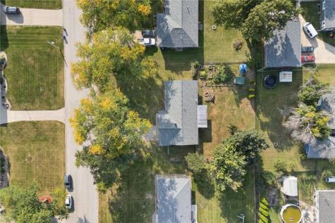 722 Suburban Street NE Cedar Rapids IA 52402