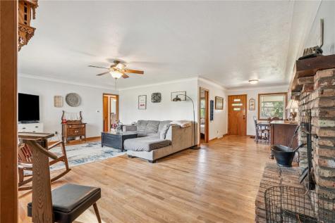 722 Suburban Street NE Cedar Rapids IA 52402