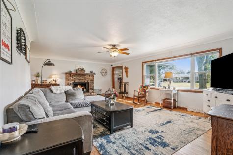 722 Suburban Street NE Cedar Rapids IA 52402