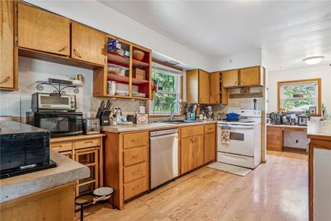 722 Suburban Street NE Cedar Rapids IA 52402