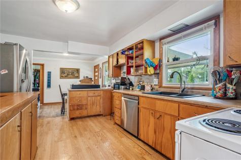 722 Suburban Street NE Cedar Rapids IA 52402