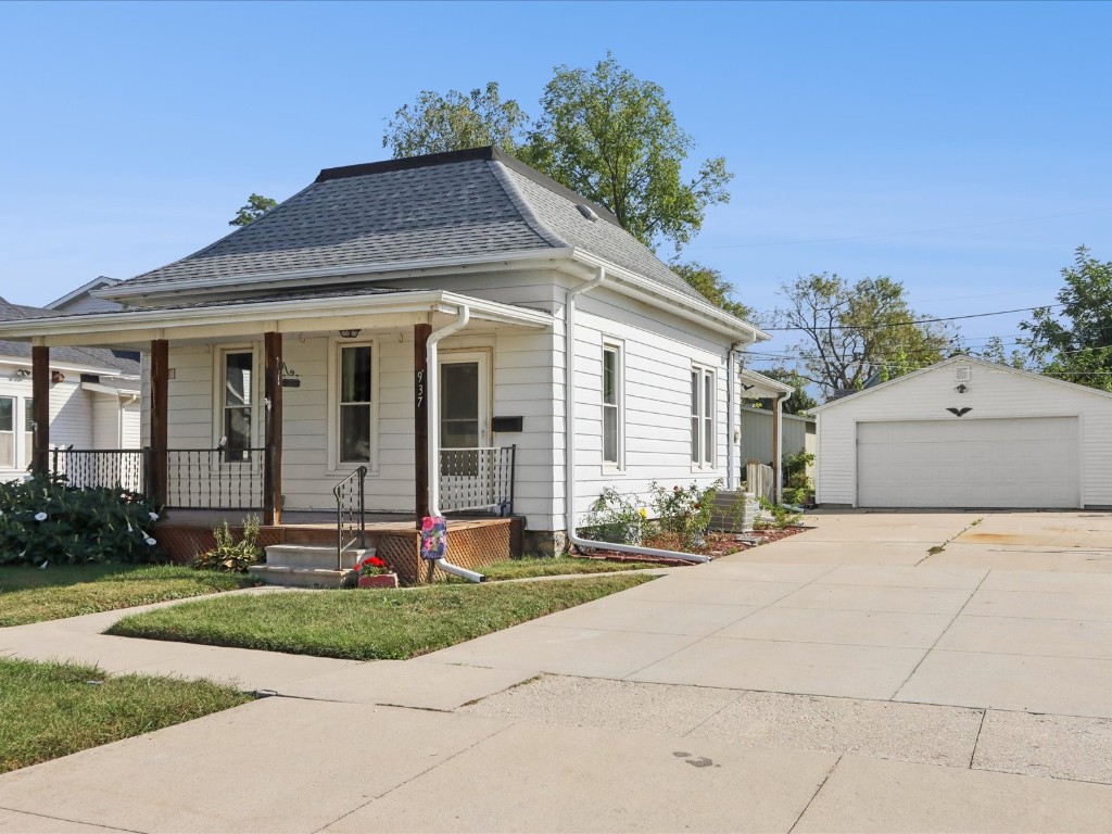 937 8th Street Marion IA 52302