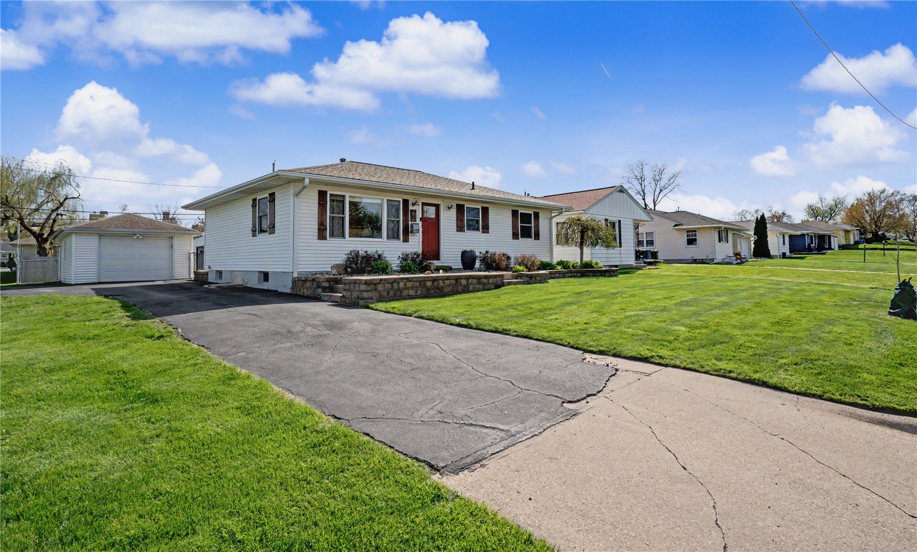 1101 Staub Court NE Cedar Rapids IA 52402