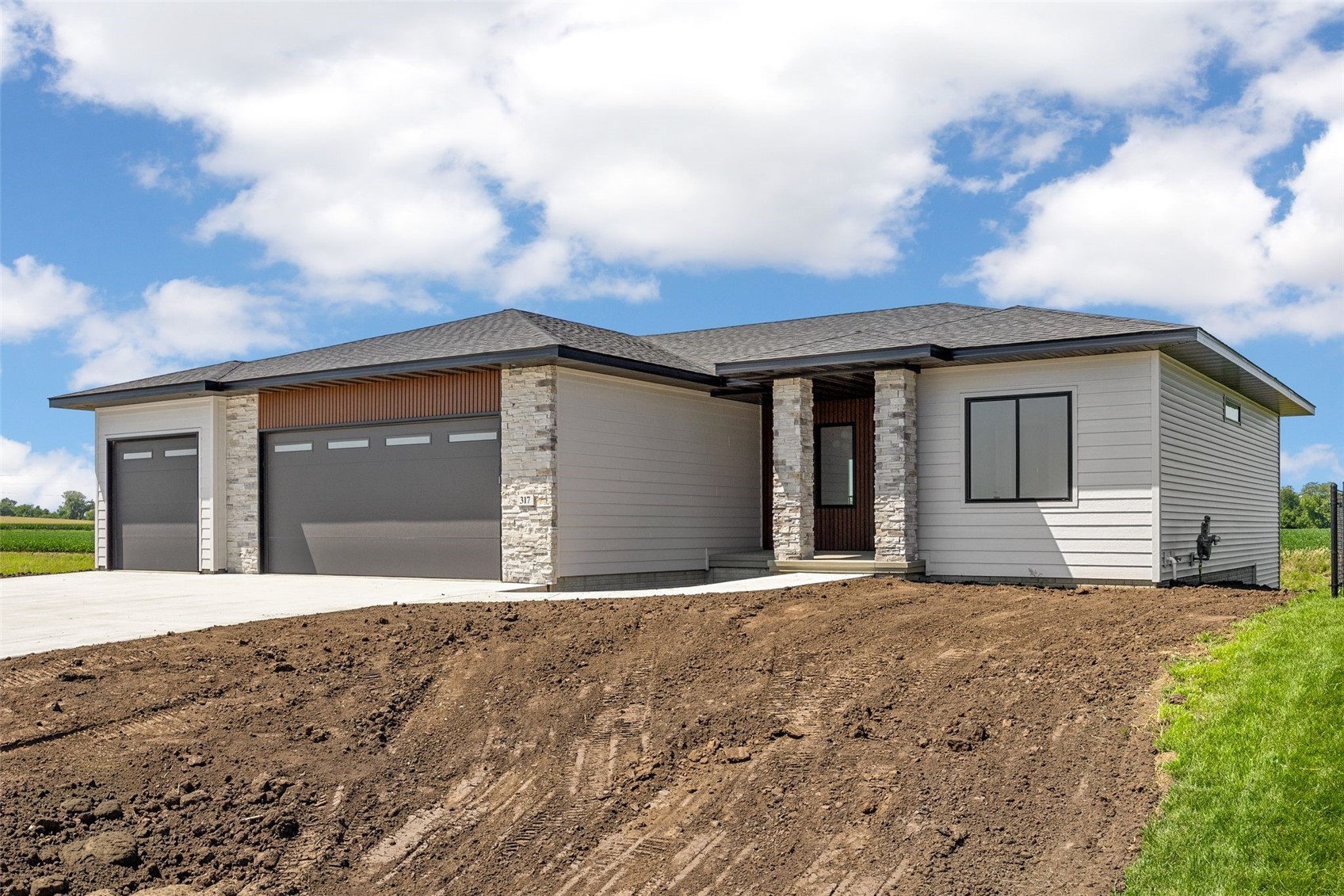 317 Hackberry Drive Palo IA 52324