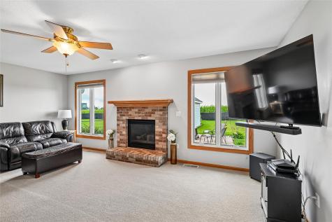 7306 Prairie Heights Drive SW Cedar Rapids IA 52404