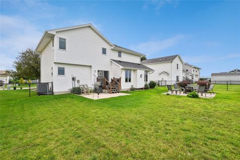 7306 Prairie Heights Drive SW Cedar Rapids IA 52404