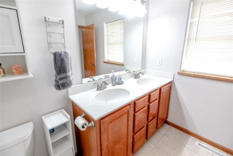 4707 Indian Ridge Street SW Cedar Rapids IA 52404