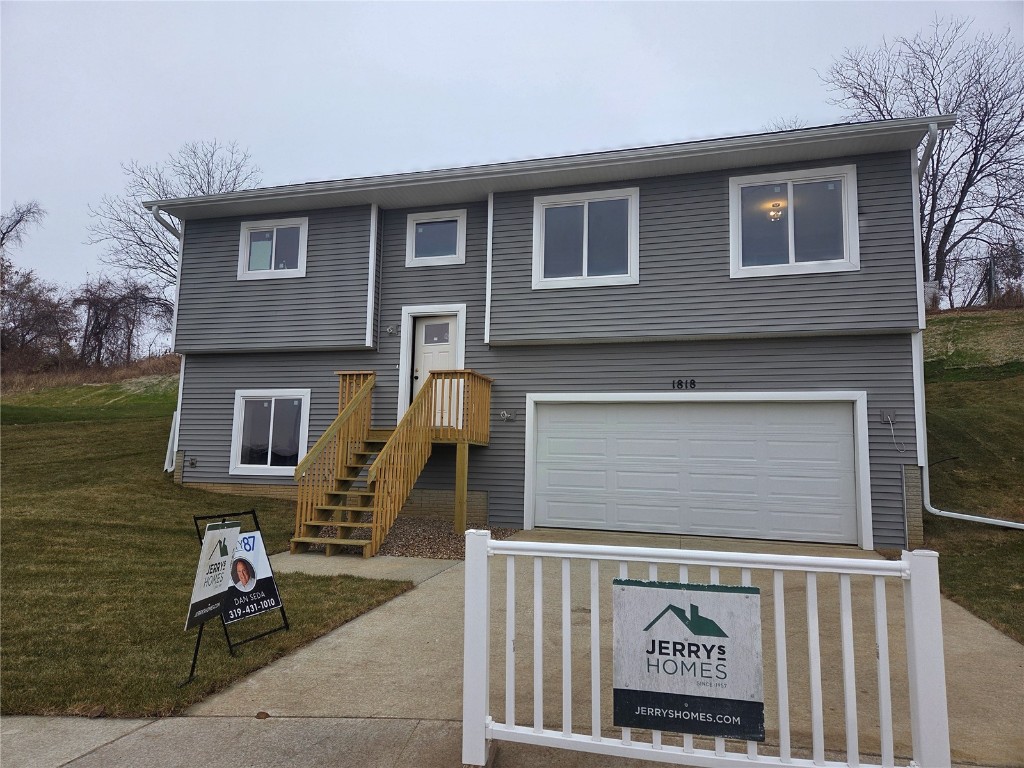 Cedar Rapids IA, 1818 Holly Meadow Avenue SW