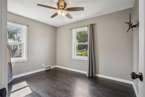 1060 NE 17th Street Cedar Rapids IA 52402