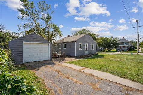 1060 NE 17th Street Cedar Rapids IA 52402