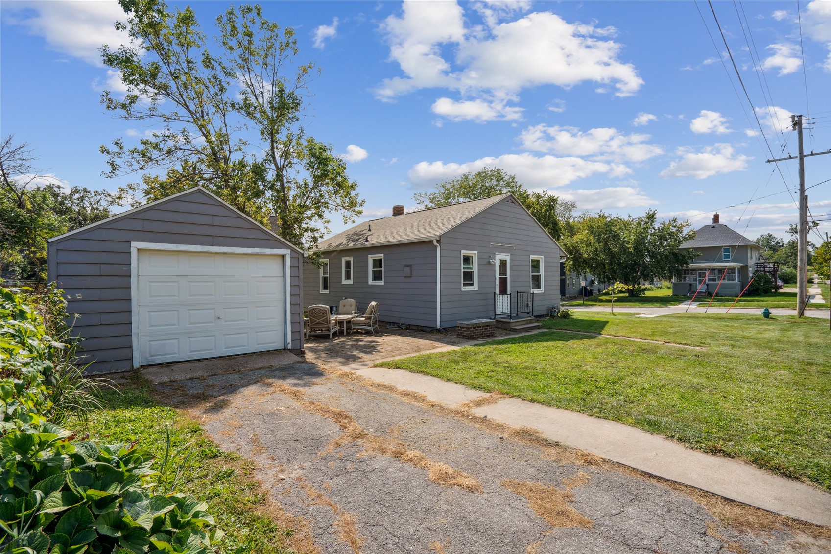 1060 NE 17th Street Cedar Rapids IA 52402