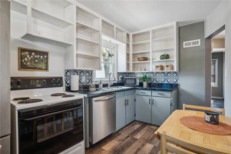 1060 NE 17th Street Cedar Rapids IA 52402