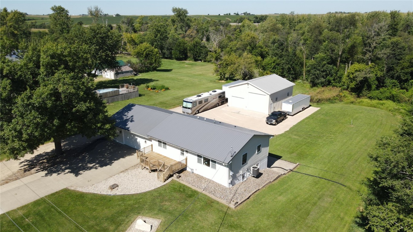7400 Railway Street Palo IA 52324