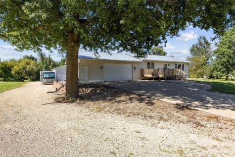 7400 Railway Street Palo IA 52324