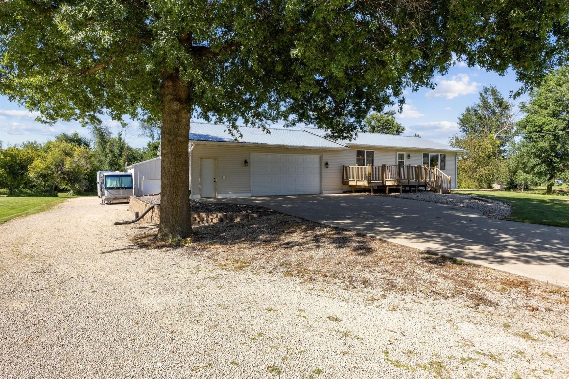 7400 Railway Street Palo IA 52324