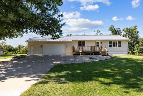 7400 Railway Street Palo IA 52324