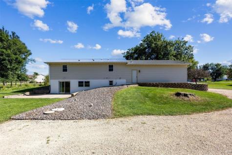 7400 Railway Street Palo IA 52324