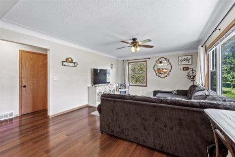 7400 Railway Street Palo IA 52324