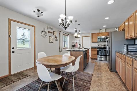 7400 Railway Street Palo IA 52324