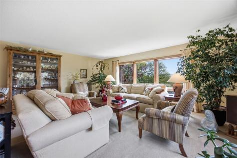 21 Fairview Knoll NE Iowa City IA 52240