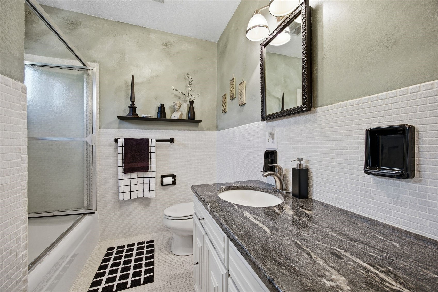 21 Fairview Knoll NE Iowa City IA 52240