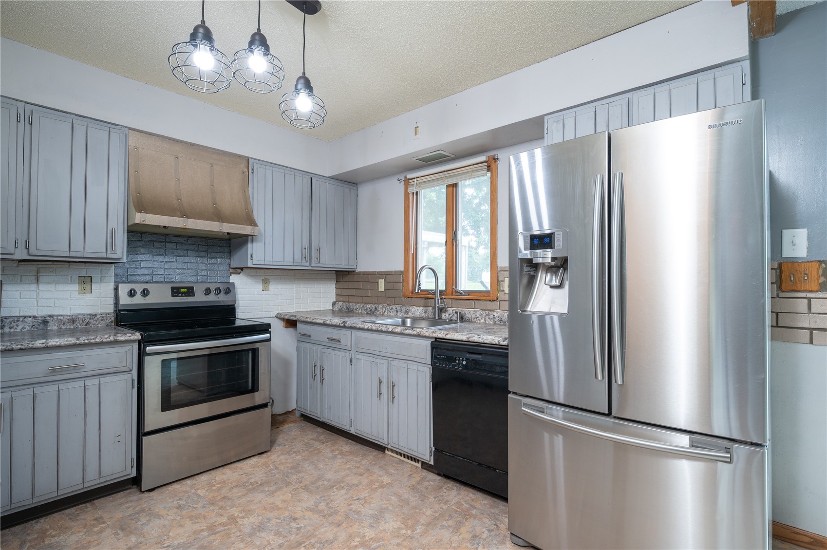 5005 Sunset Drive Cedar Rapids IA 52404