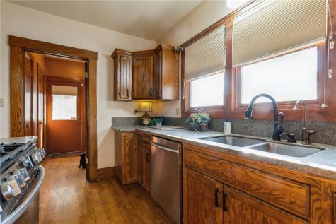 935 Central Avenue Marion IA 52302