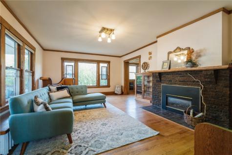 935 Central Avenue Marion IA 52302