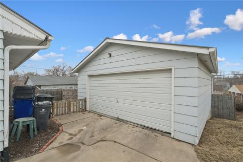 1104 Brockman Drive SE Cedar Rapids IA 52403