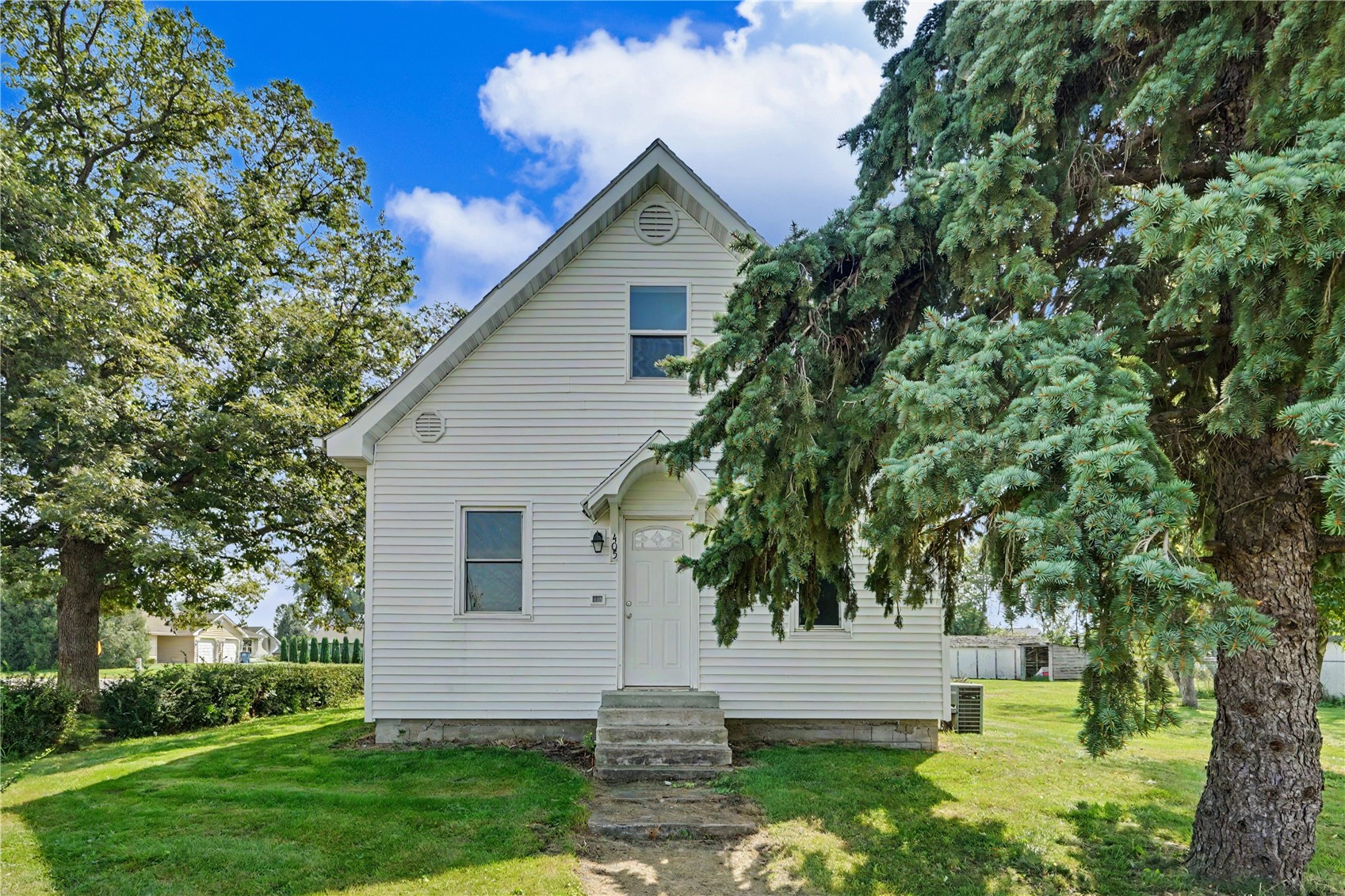 405 E Center Street Stanwood IA 52337