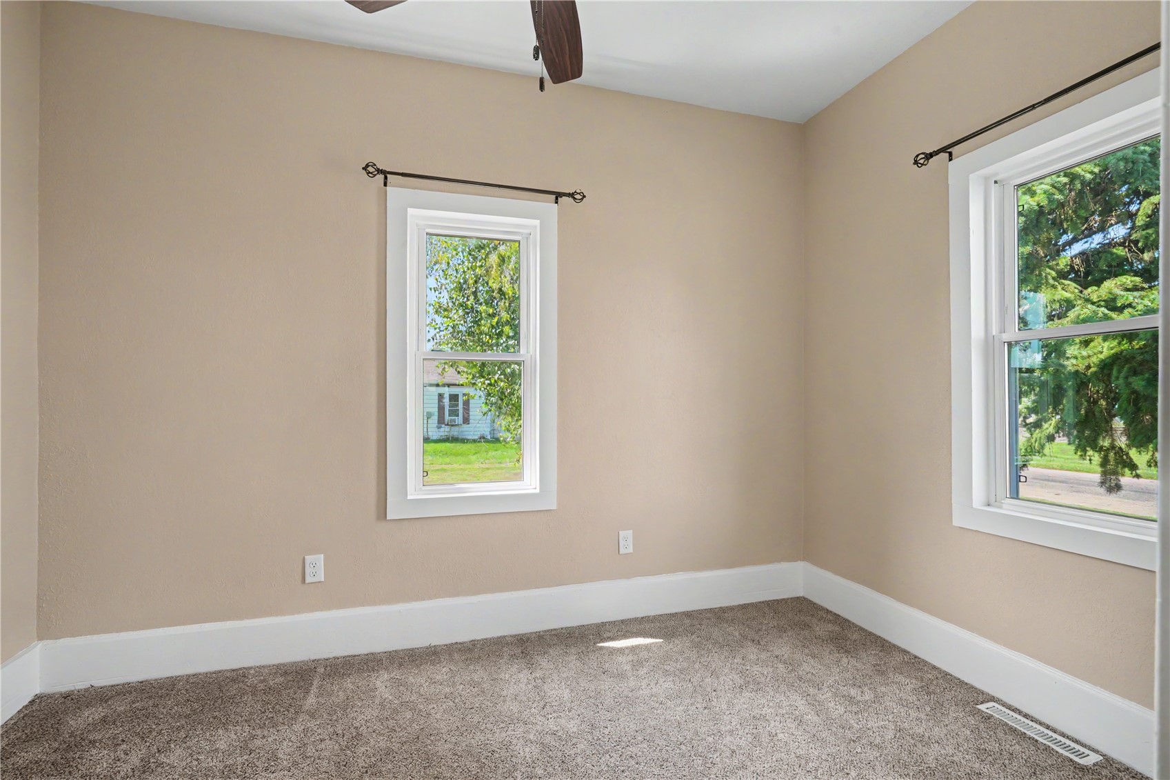405 E Center Street Stanwood IA 52337