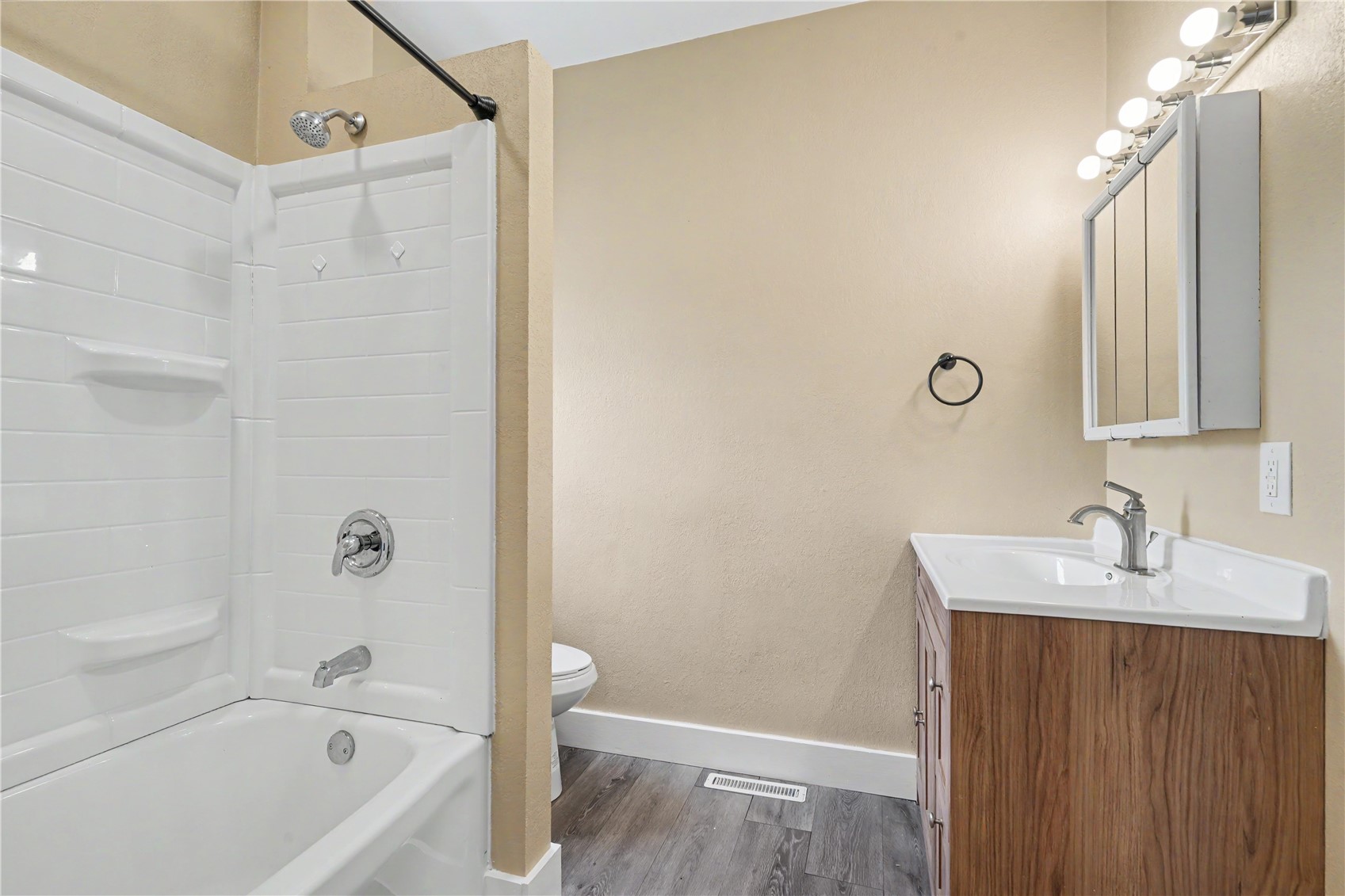 405 E Center Street Stanwood IA 52337
