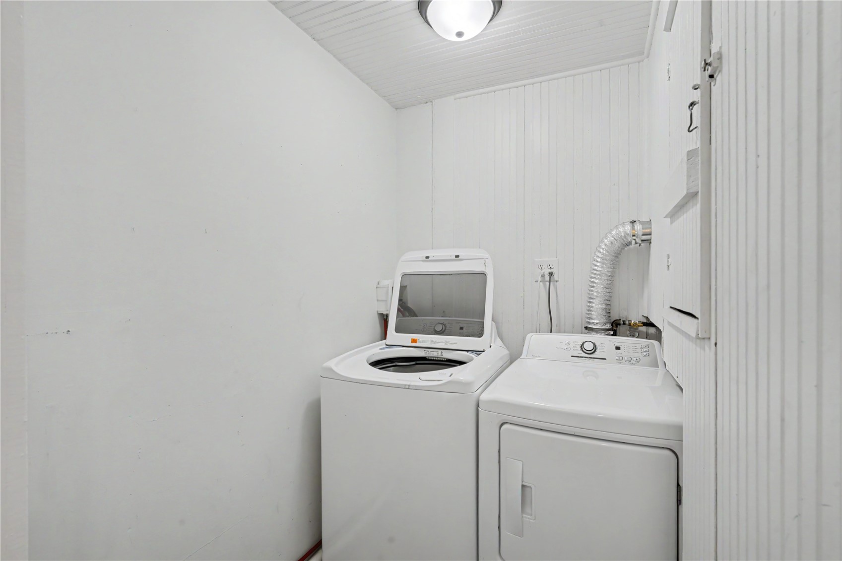 405 E Center Street Stanwood IA 52337