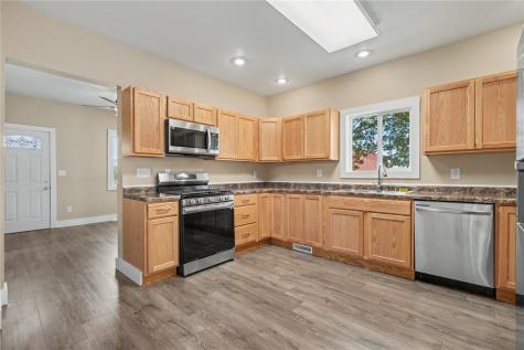 405 E Center Street Stanwood IA 52337