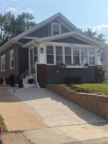 1933 Higley Avenue SE Cedar Rapids IA 52403