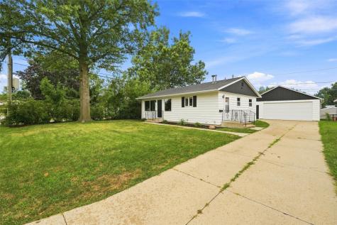 4402 Lee Street NE Cedar Rapids IA 52402