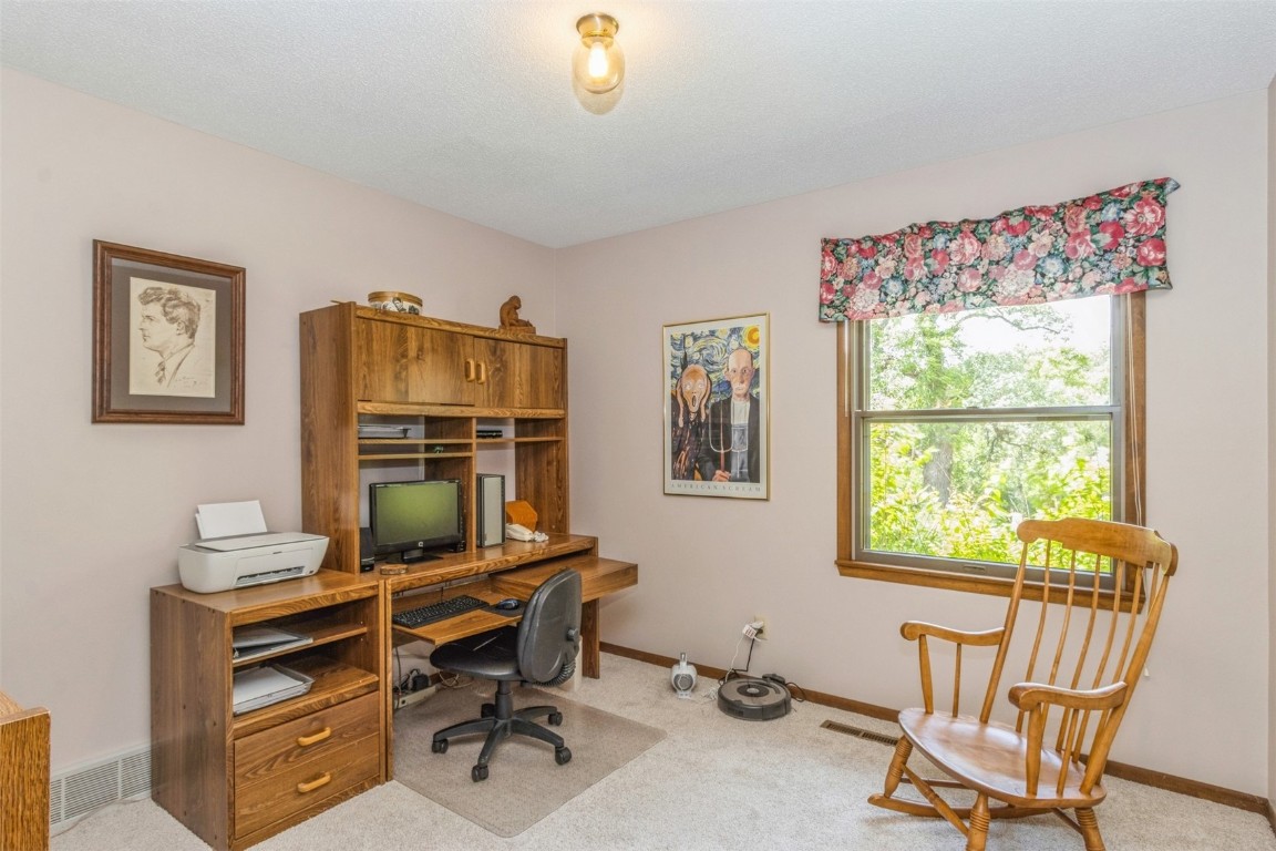 6203 42nd Street NE Cedar Rapids IA 52411