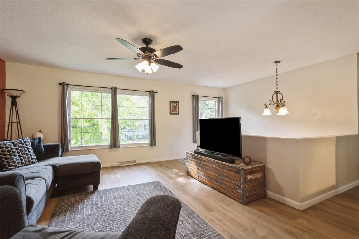 140 Brentwood Drive NE Cedar Rapids IA 52402